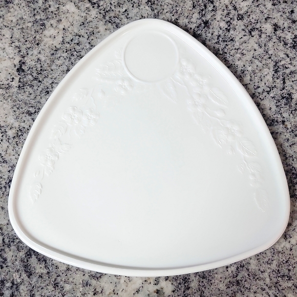 vintage Indiana milk glass snack sets of 2 triangular plates & cups - Picture 4 of 7